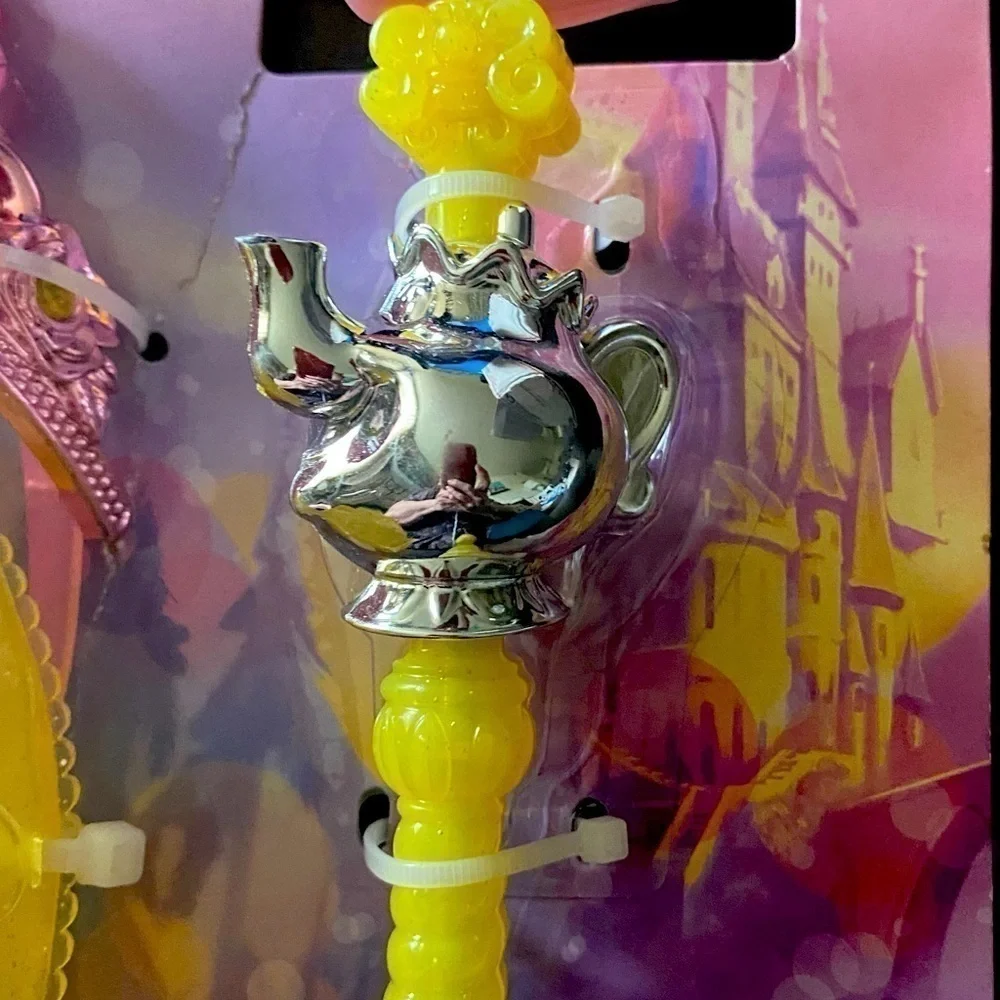 NWT-DISNEY-BELLE ACCESSORY SET